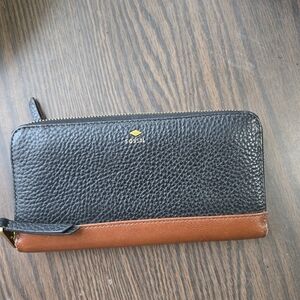 Fossil Sydney Brown & Black Colorblock Leather Full Zip Accordion Style Wallet